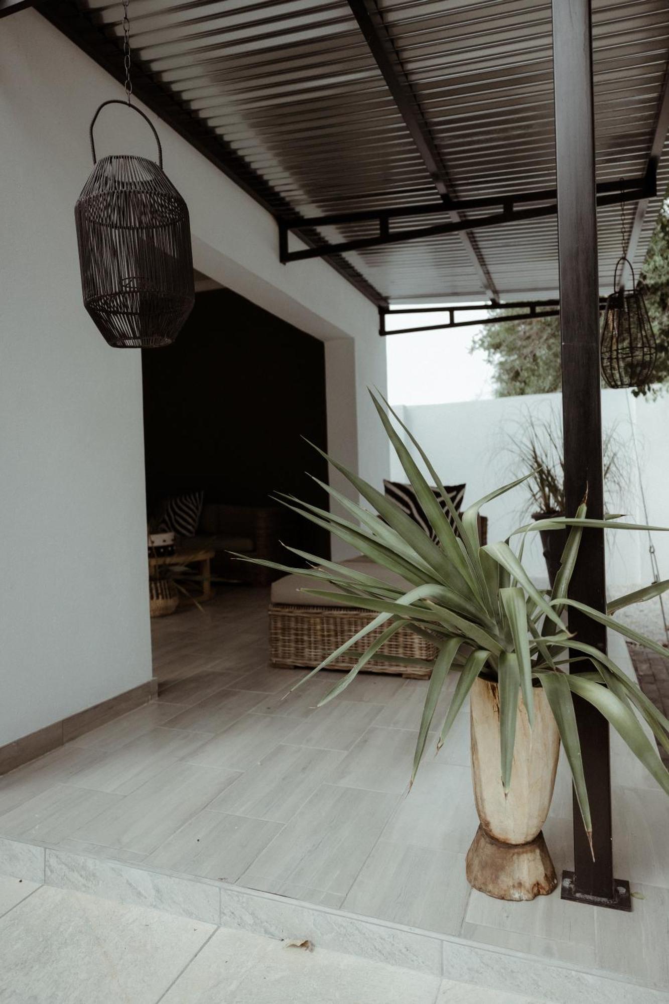Out Of Africa Town Lodge Otjiwarongo Exterior photo