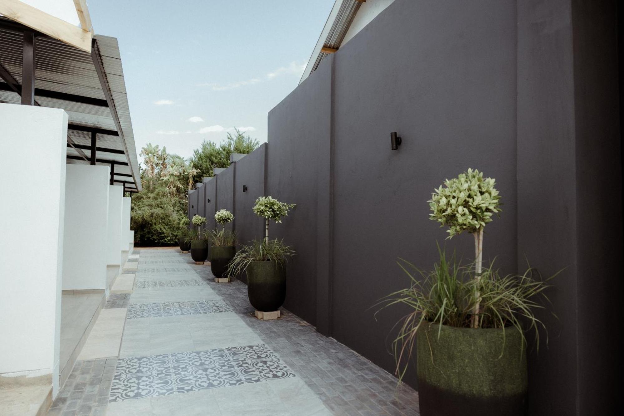 Out Of Africa Town Lodge Otjiwarongo Exterior photo