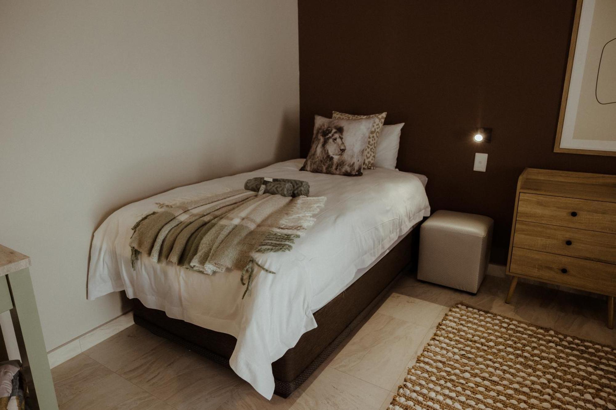 Out Of Africa Town Lodge Otjiwarongo Exterior photo