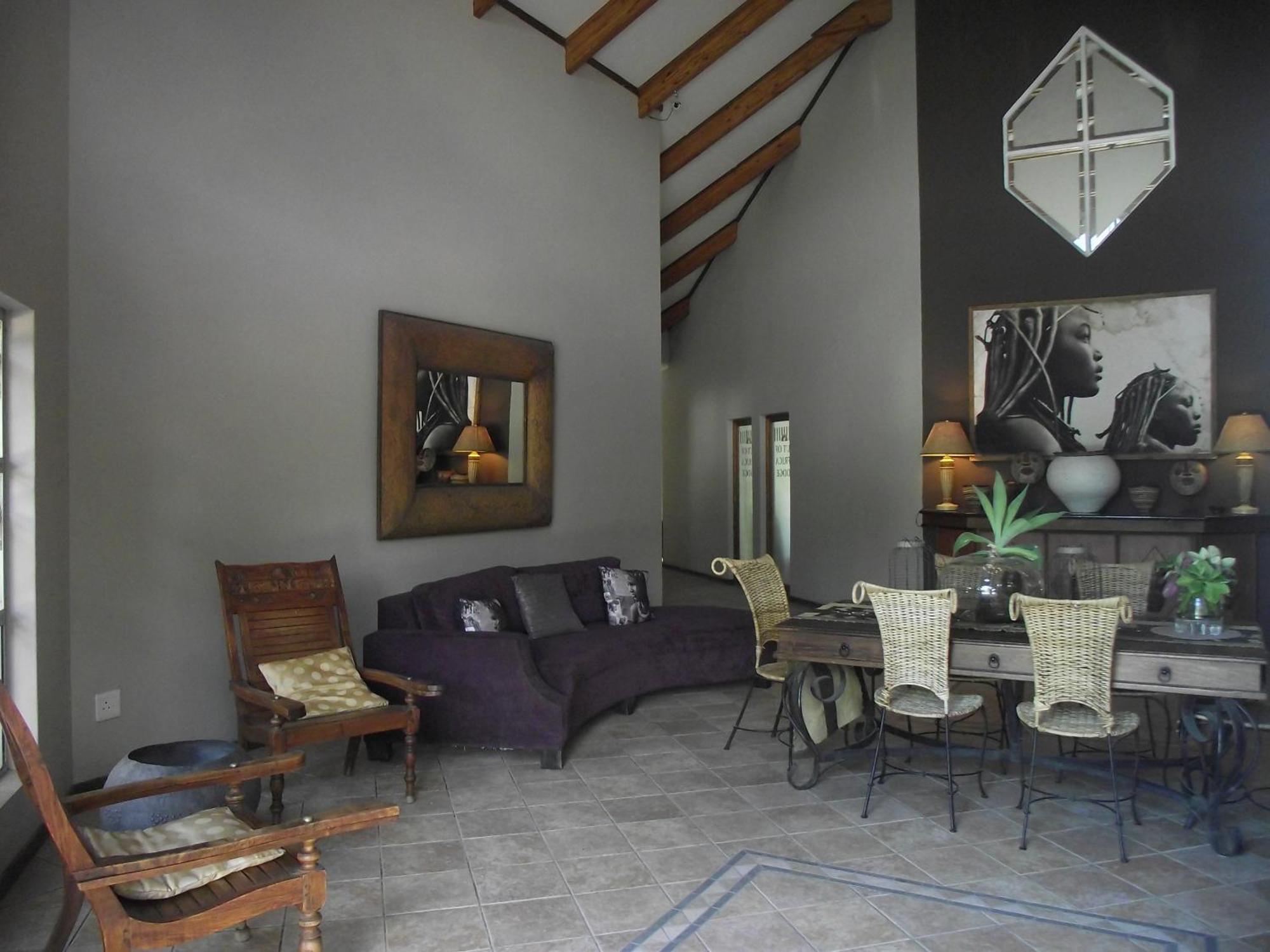 Out Of Africa Town Lodge Otjiwarongo Exterior photo